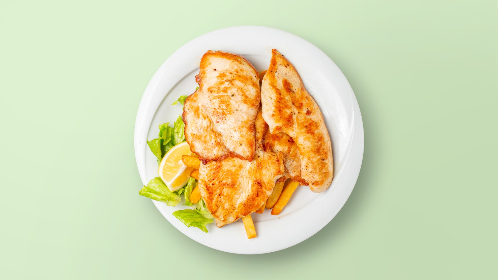 FILETO PULE ZGARE ME PATATE TË SKUQURA / Grilled Chicken Fillet with Fried Potatoes